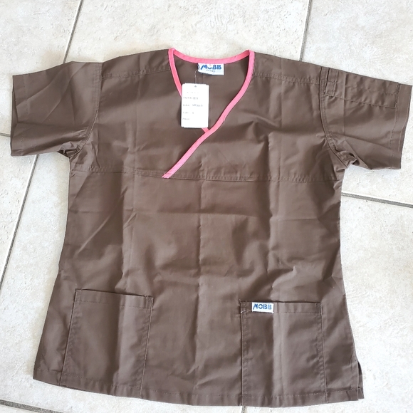 Croc/ Mobb scrub top and bottoms - Picture 2 of 6